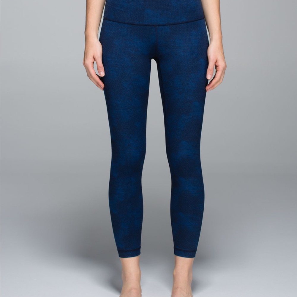 Blue lululemon wunder under crop leggings